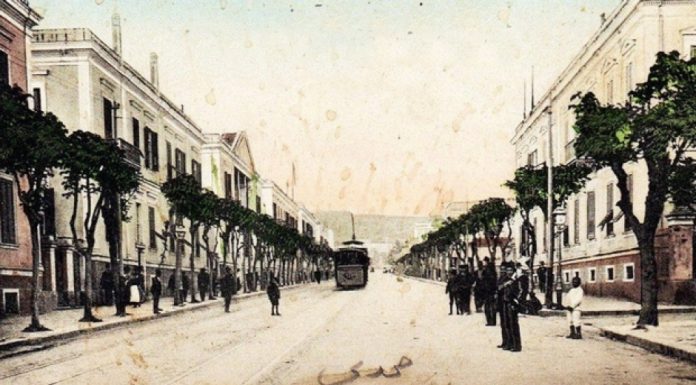 Μουσικοδιδάσκαλος. Πληροφορίες: κατάστημα Μουσικών Οργάνων Αδελφών Πολυμέρου