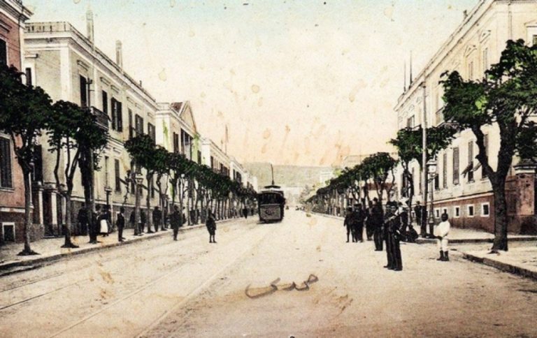 Μουσικοδιδάσκαλος. Πληροφορίες: κατάστημα Μουσικών Οργάνων Αδελφών Πολυμέρου