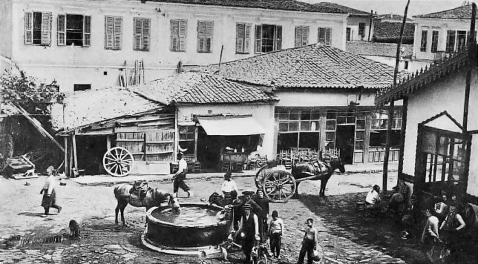 Ποτίστρα ζώων στη σημερινή συμβολή Λαγκαδά με Ειρήνης 1903 Ποτίστρα ζώων στην Ειρήνης Λαγκαδάς