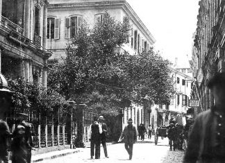 Οδός Φράγκων (μπροστά στην Οθωμανική Τράπεζα). Οδός Φράγκων